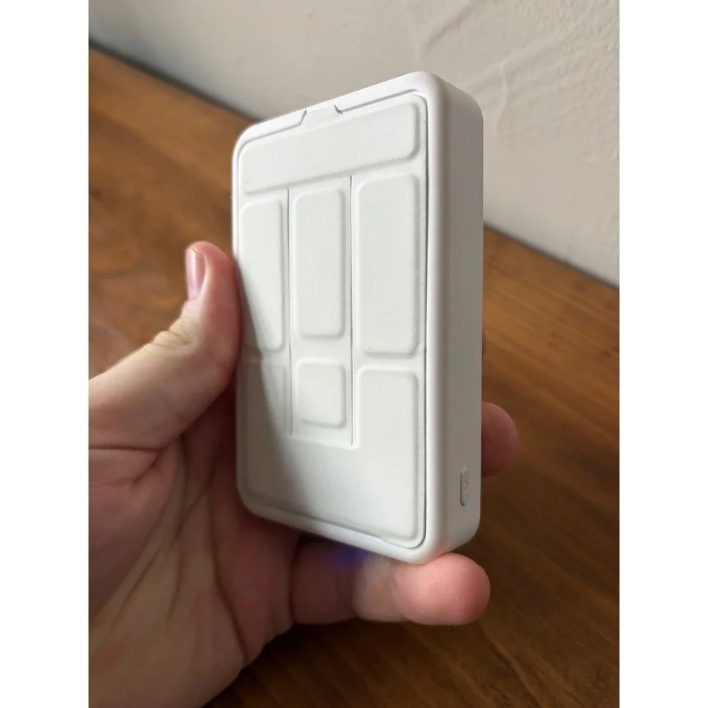 MagSafe Wireless Power Bank 10000mAh Portable Charger with Kickstand W014 White
